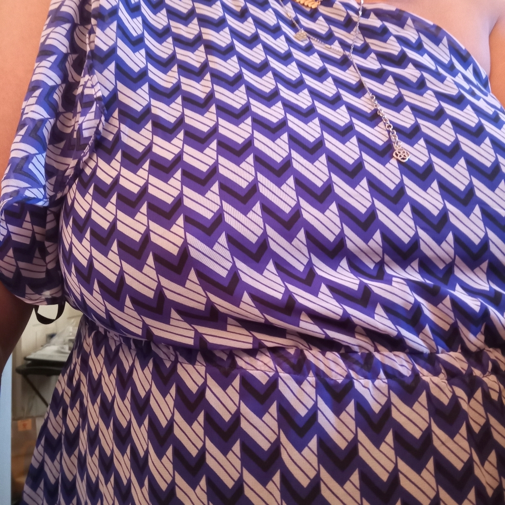 One shoulder split sleeve knee dress